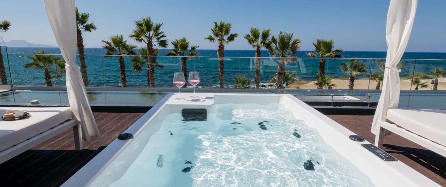 Private jacuzzi on the deck